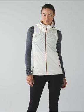 Lululemon Go The Distance Vest
Angel Wing size 8
